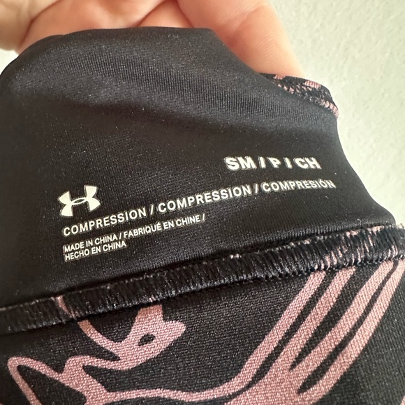 Under Armour Pink/Black Mid Crossback Printed Sports Bra Size Small EUC - Picture 8 of 8